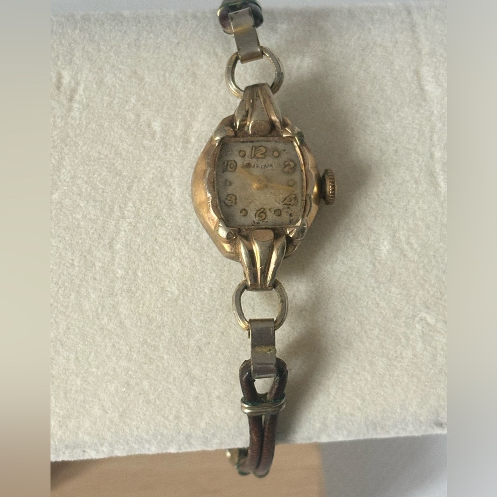 Vintage 1958 Bulova Small Dainty Ladies Watch L8 Mechanical Wind Gold Tone As-Is